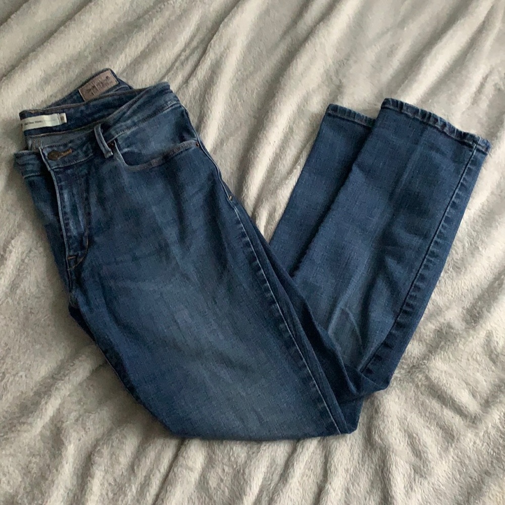Levi’s Mid Rise Skinnys!
